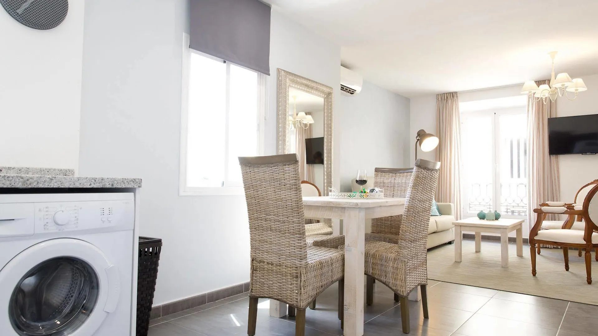 Holidays 2 Malaga Charming Apartments